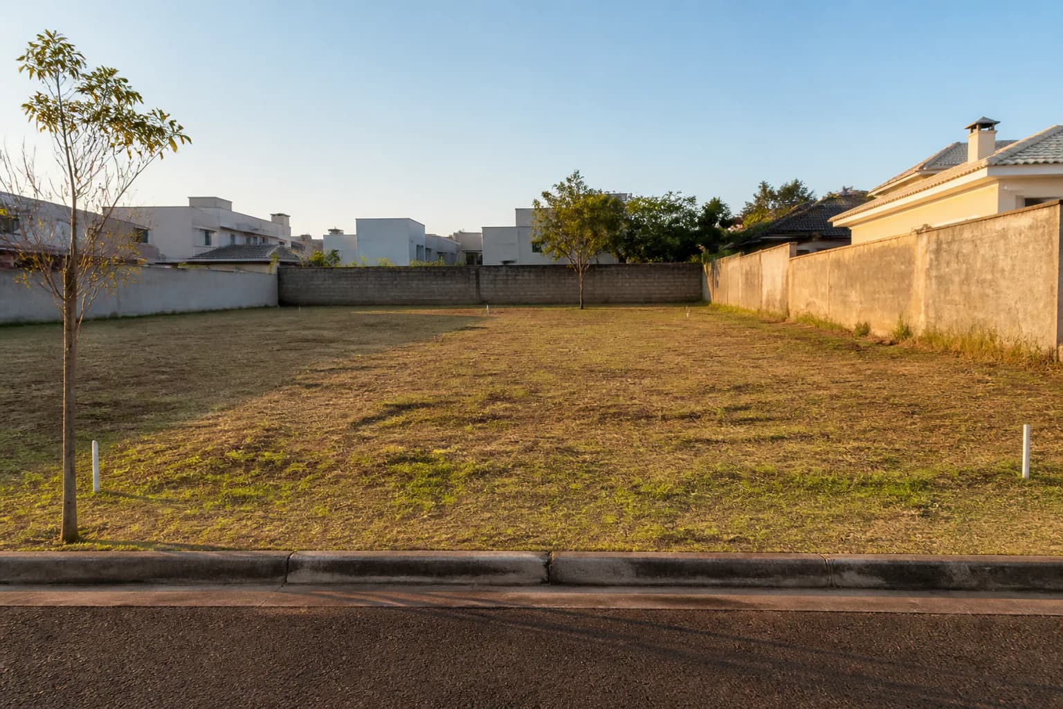 Vista frontal do lote residencial demonstrativo em Campinas